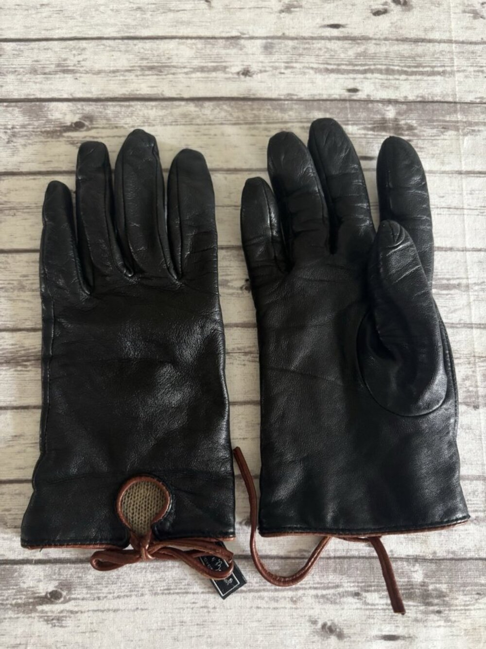 Mercer & Madison Soft Black Leather Cashmere Lined Gloves Short Tie Bow Large